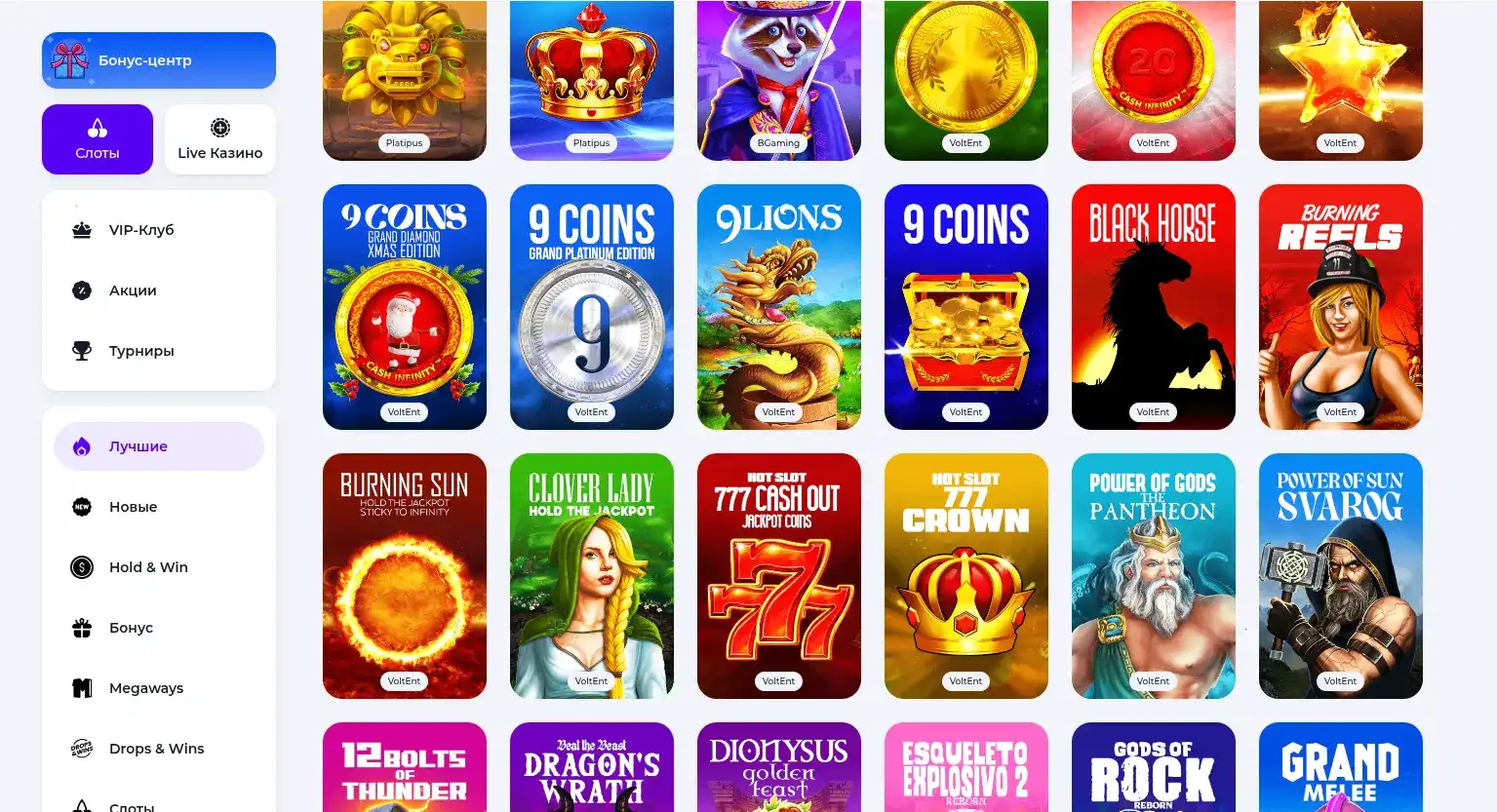 Игрок использует мобильную версию казино Слотмен на смартфоне